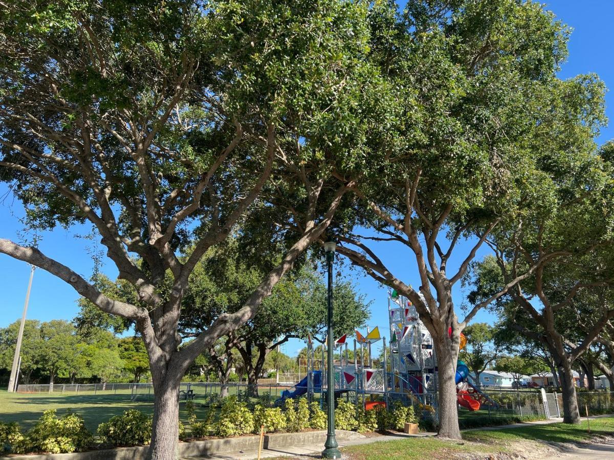 Cozy Studio Near Atlantic Ave W/Private Patio Apartment Delray Beach Bagian luar foto